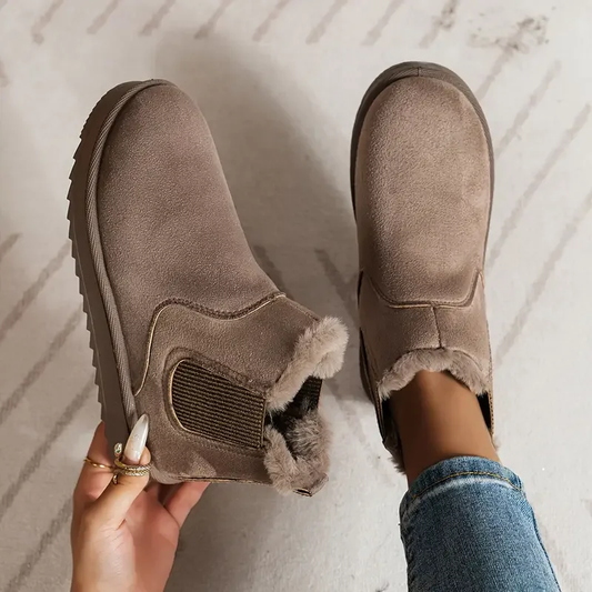 Minimalistische Frauenstiefel für jeden Tag