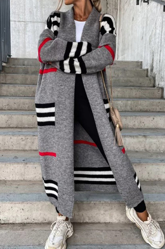 Elegante Strickjacke mit kontrastierenden Streifen und lockerer Passform