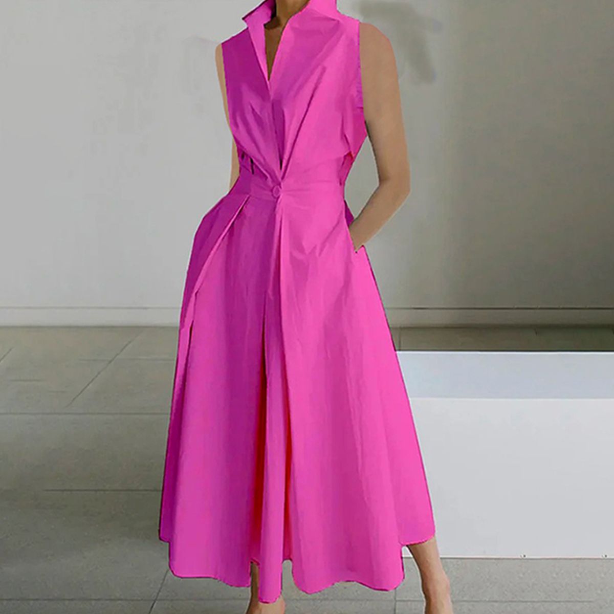 Langes, ärmelloses Kleid in rosa-roter Farbe