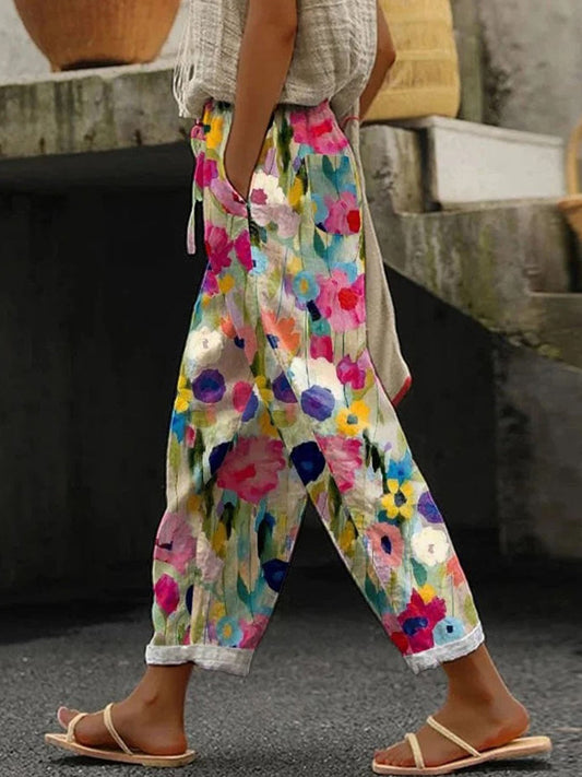 Damenhosen mit Blumendruck und Taschen