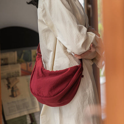 Königin - Tasche in Form eines Halbmondes