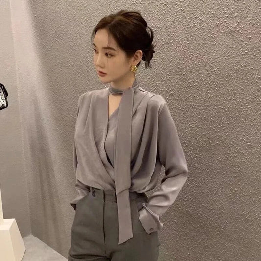 Themy - Elegante Bluse aus Satin mit Schnürung