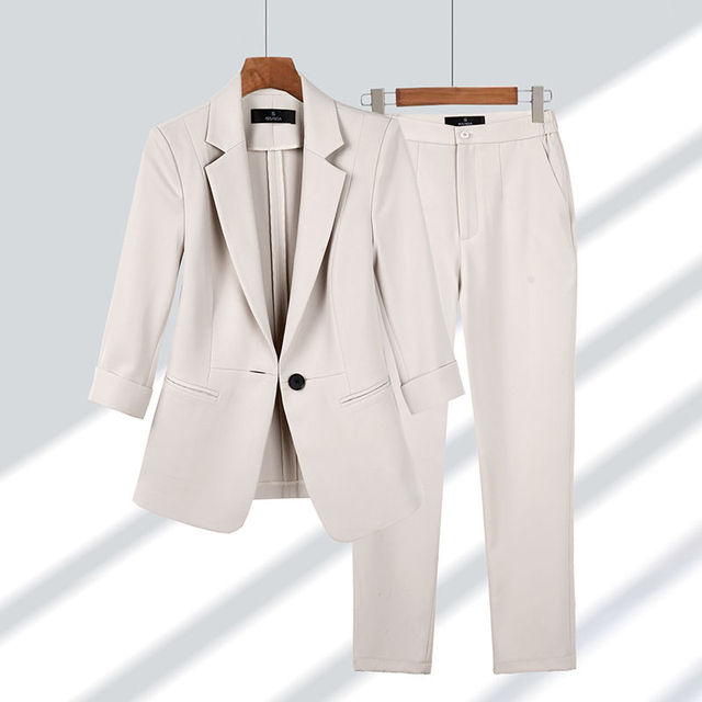 Blazer und Hosenset