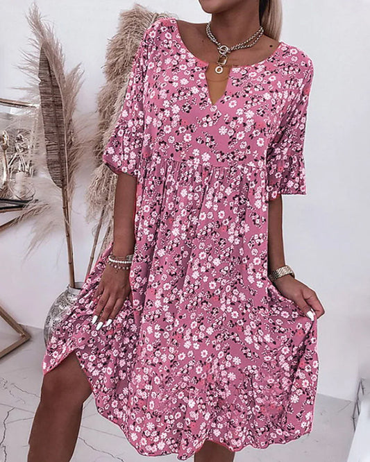Elegantes Kleid mit halben Ärmeln aus geblümter Baumwolle