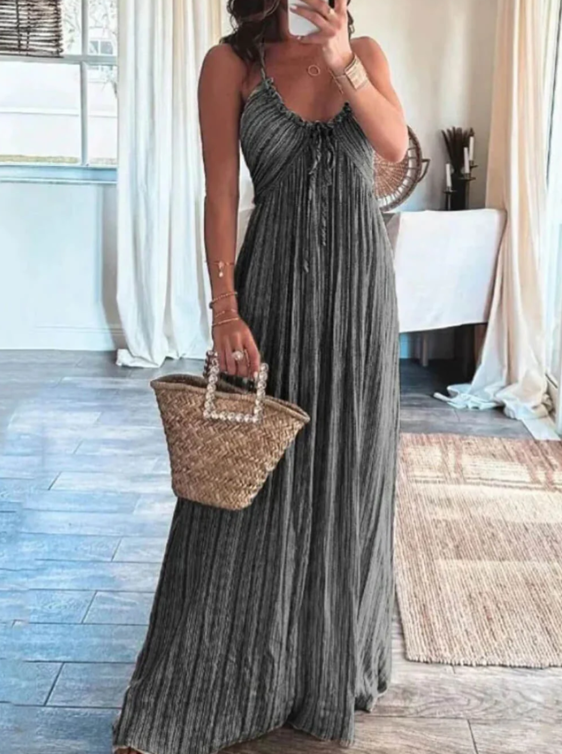 Maxikleid mit Ausschnitt am Rücken und Strumpfhaltern