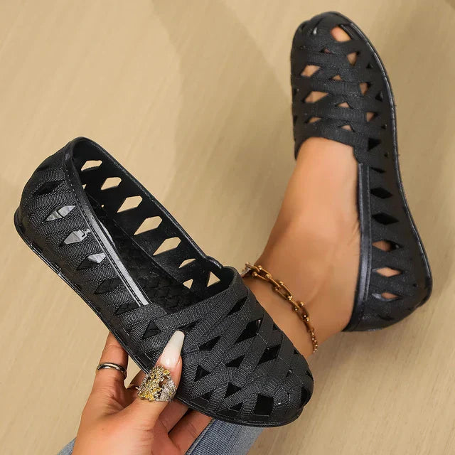 Modische flache Schuhe aus schwarzem Kunststoff