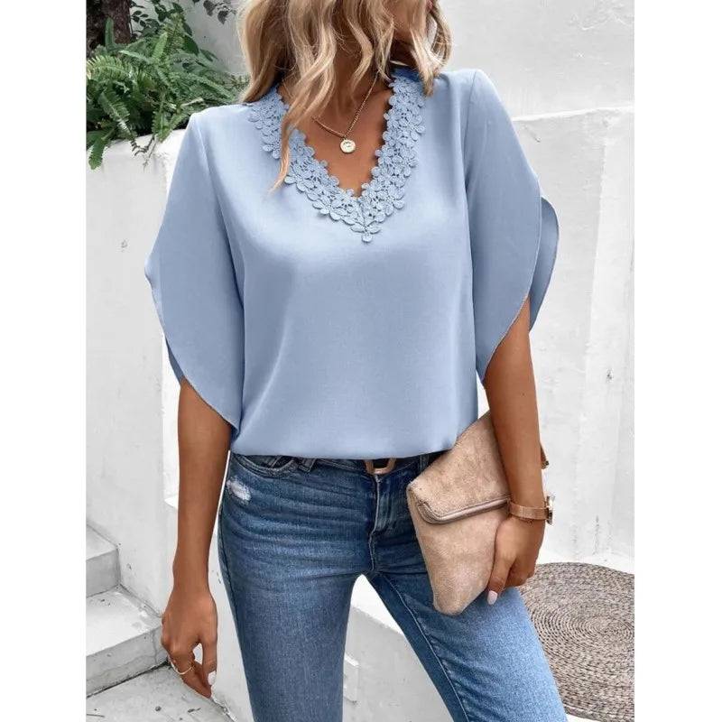 Verda Bluse | Lässige Spitzenbluse mit V-Ausschnitt