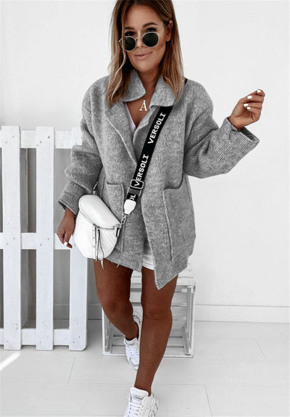 Voluminöse Strickjacke mit kuscheligem Kragen für aktive Mädchen