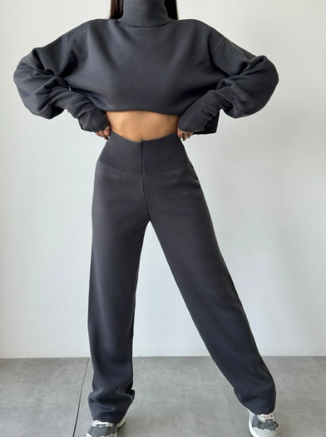 Anneliese - Set aus Strickpullover mit Rollkragen und Hose für Frauen