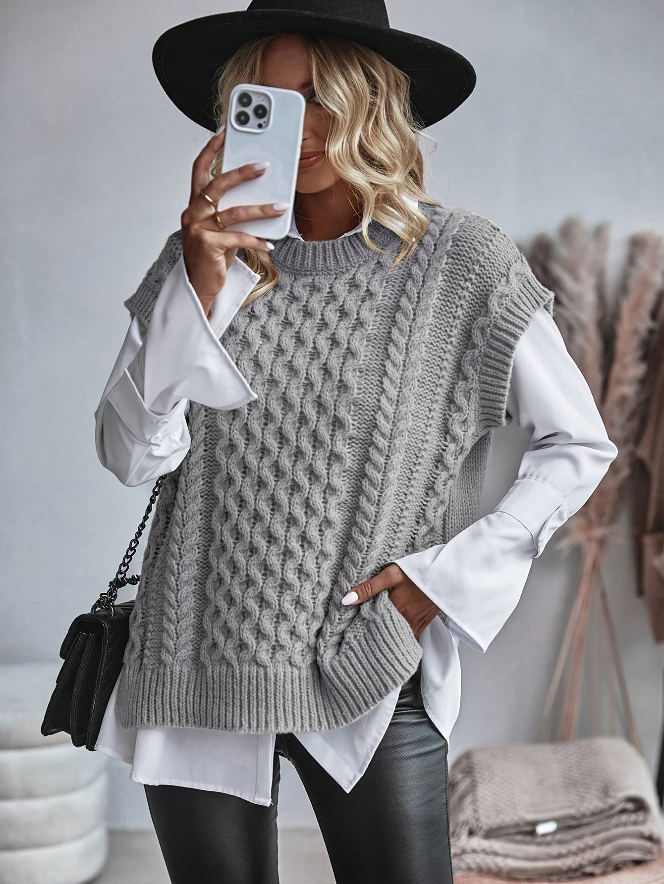 Clio | Strickjacke mit Schlitzen