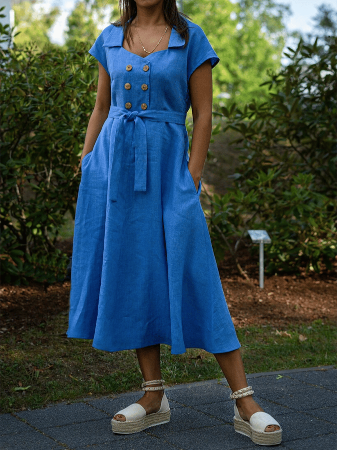 lässiges Damenkleid mit zwei Taschen und Patten in einer Farbe