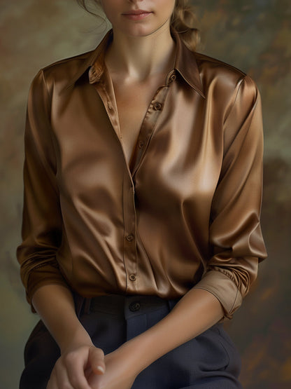Elegante schwarze Satinbluse mit langen Ärmeln