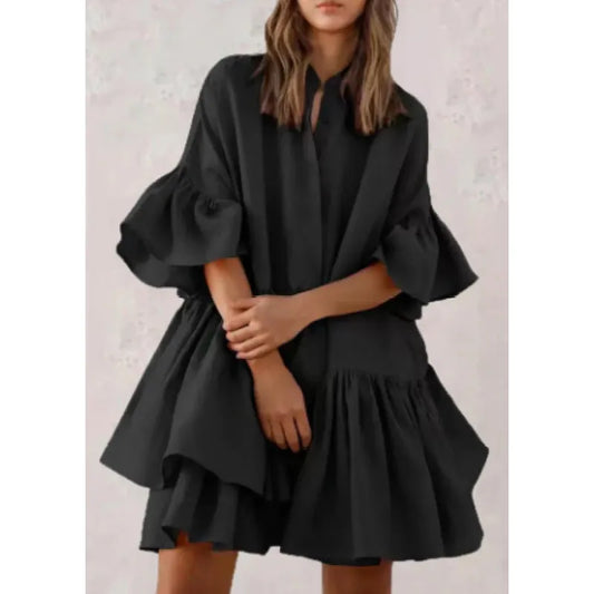 Lässiges einfarbiges Kleid mit V-Ausschnitt und pastellfarbenem Rock