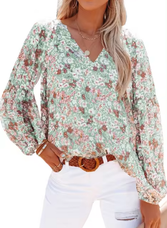 Fließende Bluse mit Blumendruck und einem raffinierten Touch