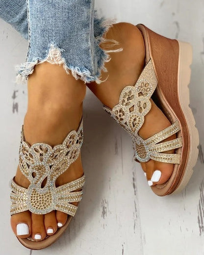 Gianna - Plateausandalen mit Nieten schick und elegant - Perfekt für lässige Anlässe