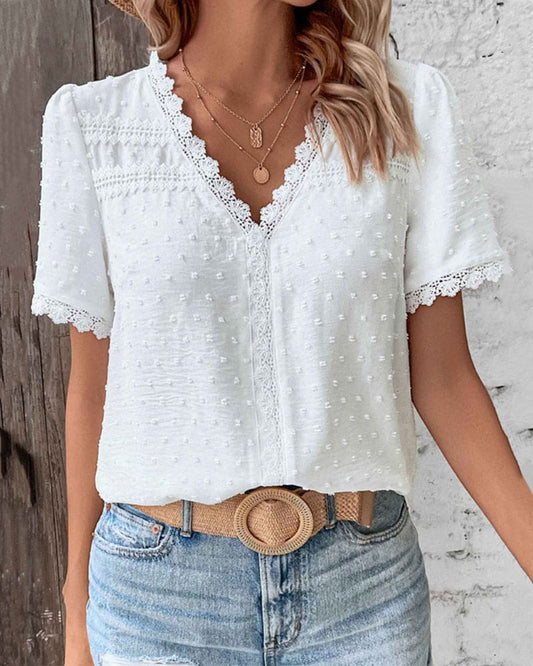 Patricia | Stylische Spitzenbluse mit V-Ausschnitt für Frauen