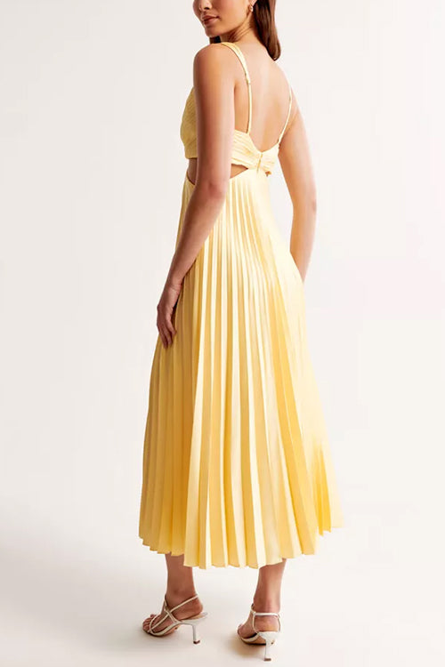 Plisiertes Maxikleid mit Detail an der Taille