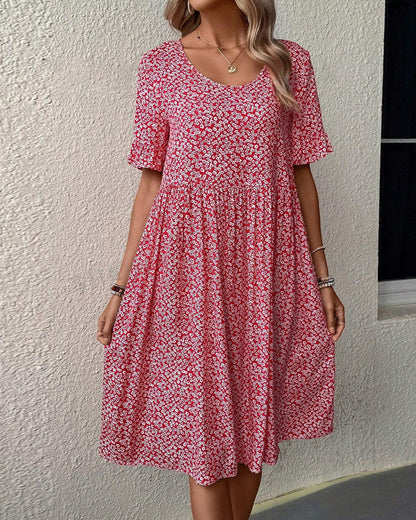 Elegantes kurzes Kleid mit kurzen Ärmeln und zartem Blumendruck