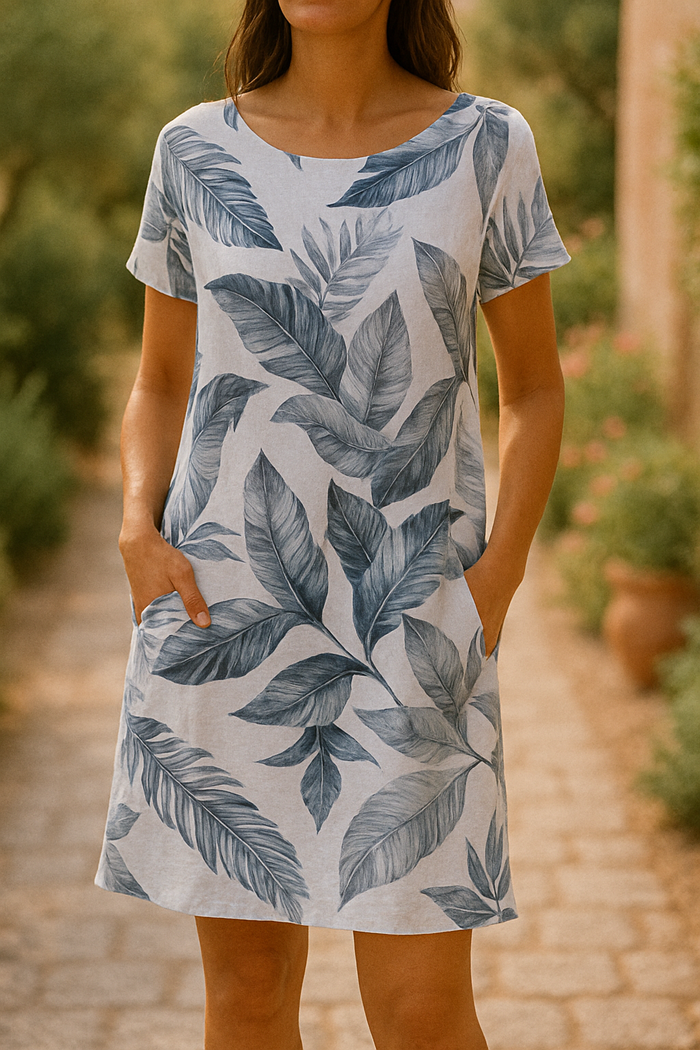 Lässiges kurzes Kleid mit elegantem Schnitt und weichen Ärmeln