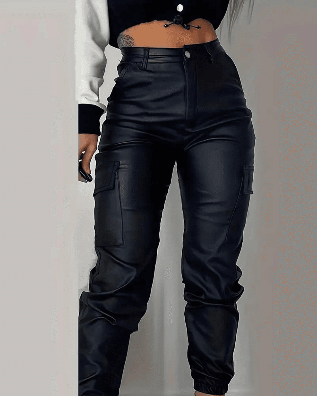 Strapazierfähige schwarze Cargohose für Frauen