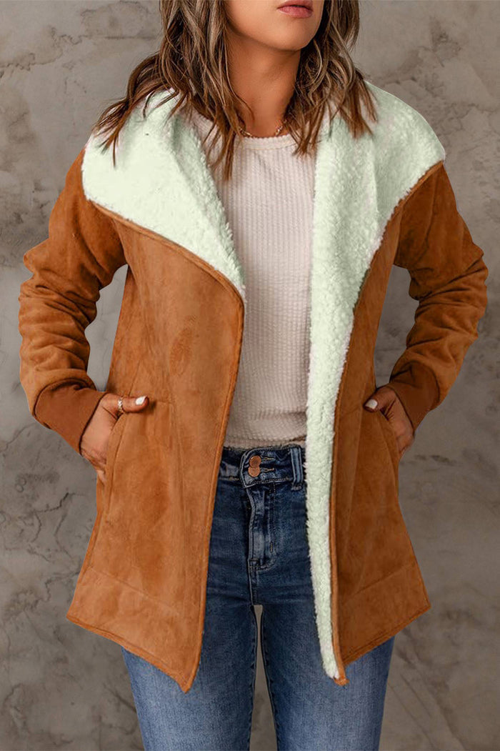 Elegante Daunenjacke mit langen Ärmeln und stilvollem Schnitt