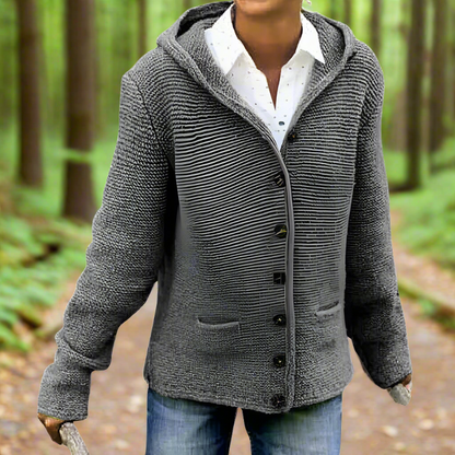 Lea - Warme Damenstrickjacke mit Knopfleiste