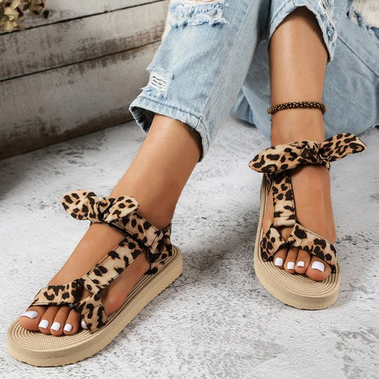 ARYA | Stilvolle Sandalen mit Leopardenmuster