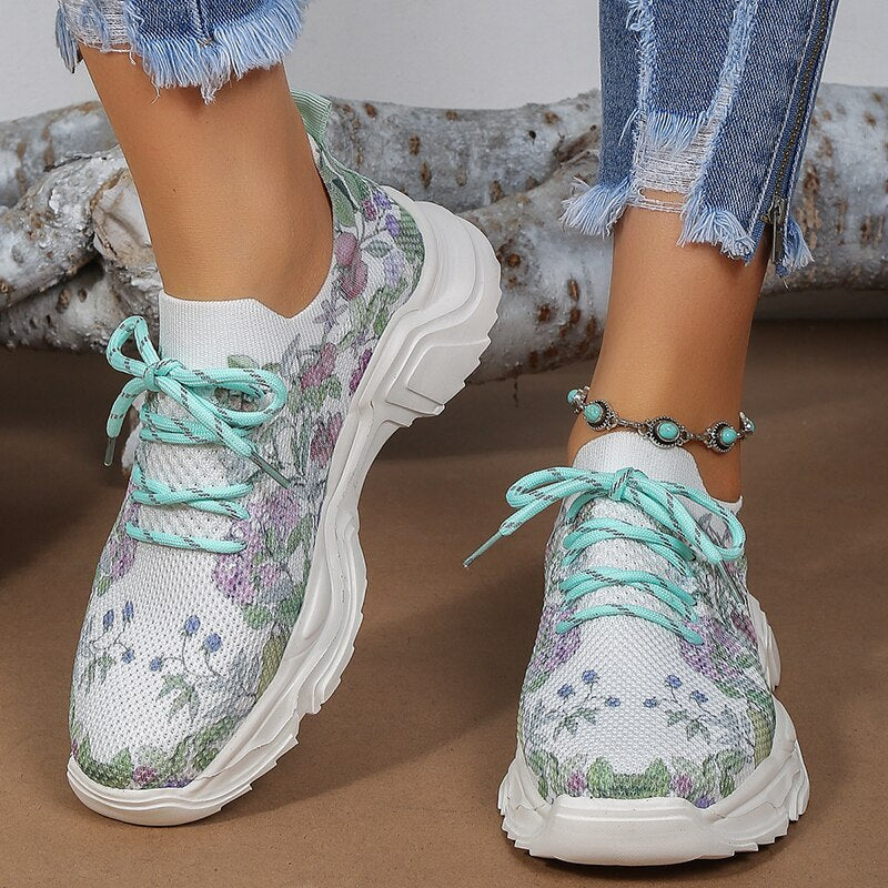 Orthopädische Turnschuhe mit Blumendruck und Schnürverschluss