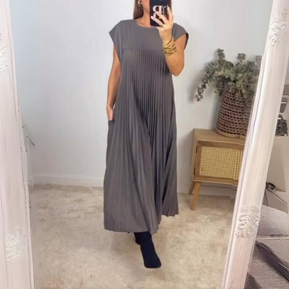 Leichtes und elegantes plissiertes Kleid