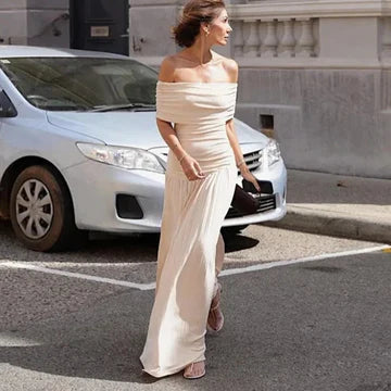 Elenore - Schulternahes Kleid mit Falten