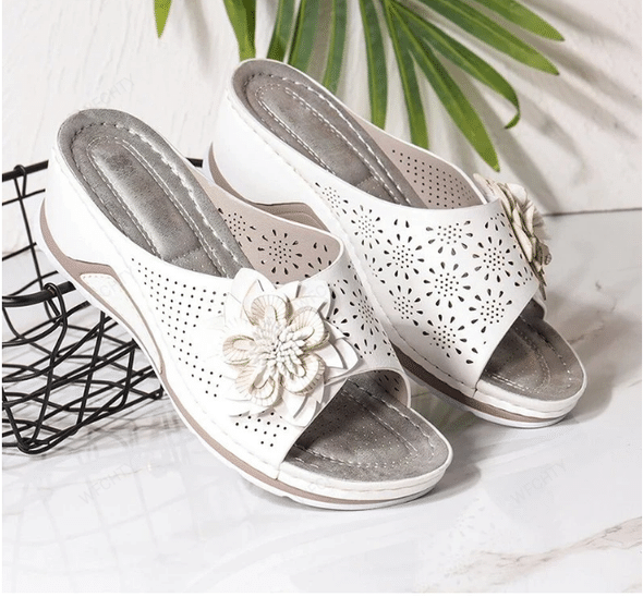 Renata® | Orthopädische Sandalen aus weichem Leder mit Fußgewölbestütze