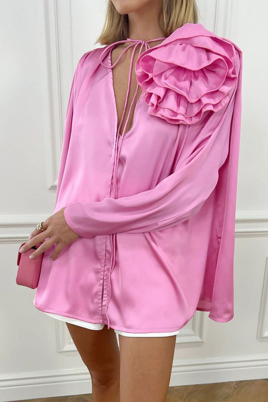 Victoria - Rosafarbene Bluse mit gerafftem V-Ausschnitt und floraler Spitze