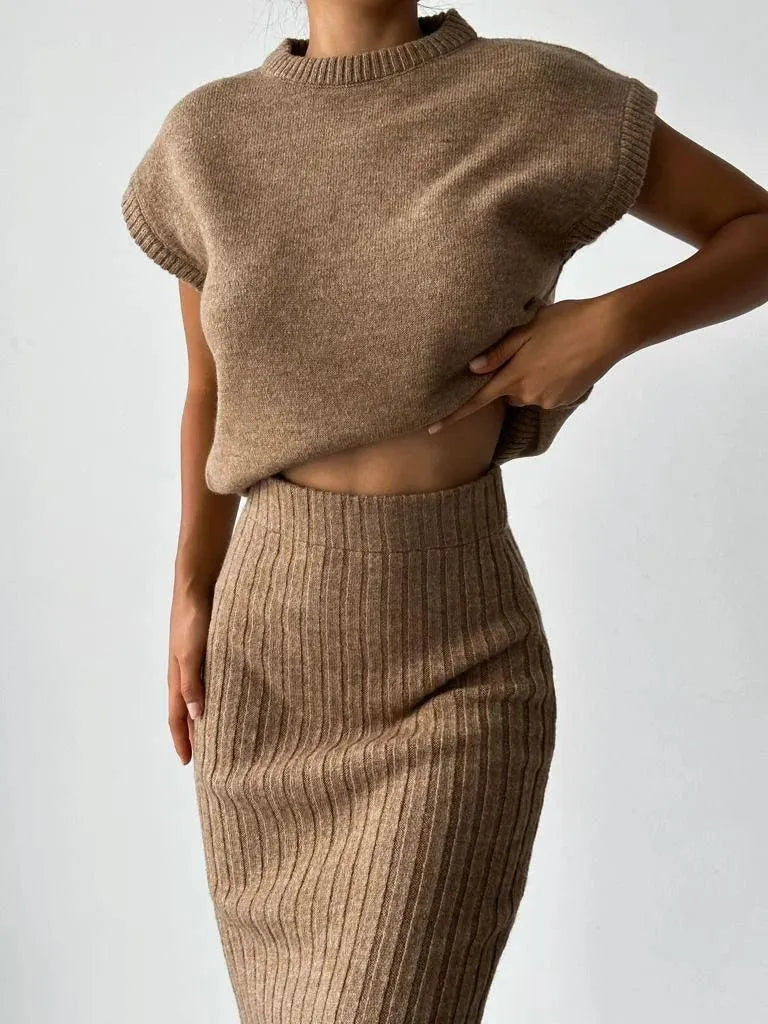 Trendiges gestricktes Crop Top und Rock