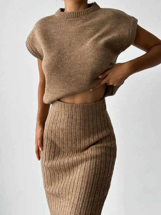 Trendiges gestricktes Crop Top und Rock