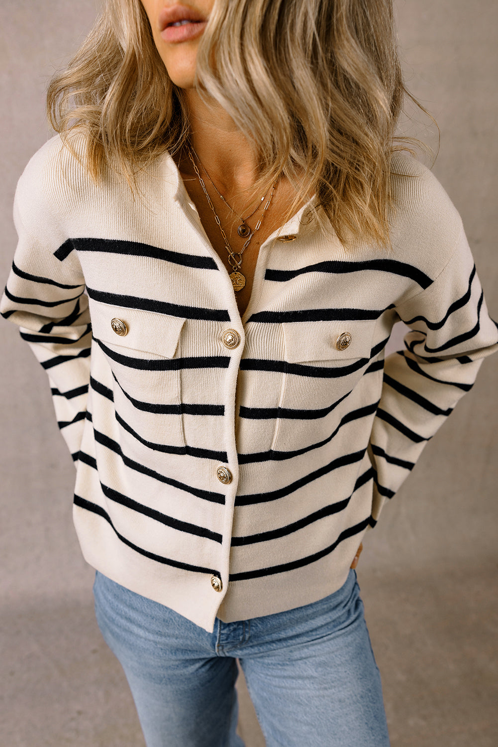 Merly | Schicke und charmante gestreifte Strickjacke mit Knöpfen