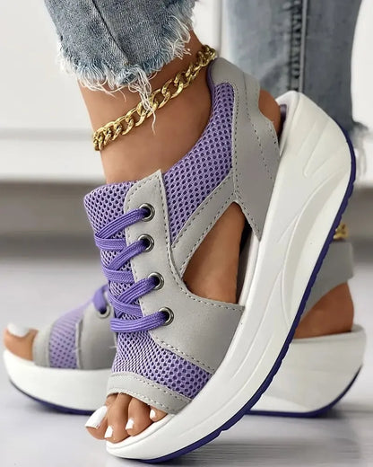 Denisee Muffin Sandalen mit Schnürsenkeln und kontrastierendem Panel