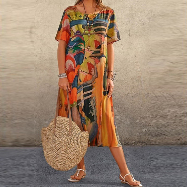 Sommerliches Midikleid mit modernem Print
