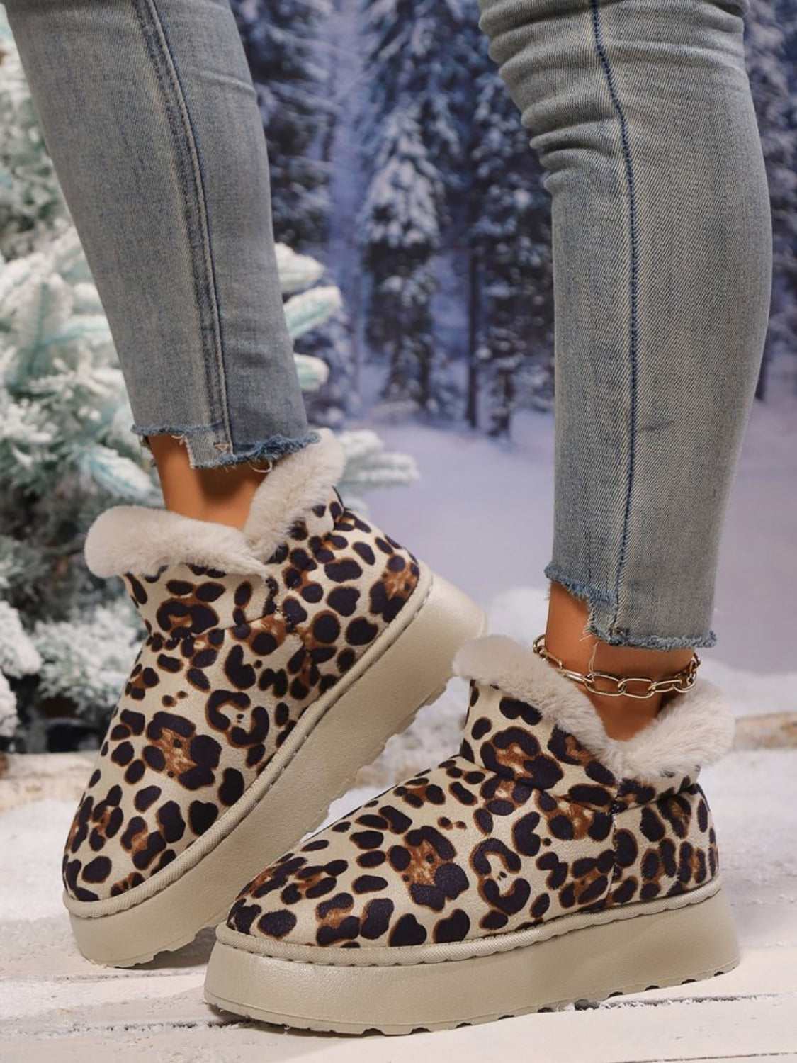 Thermostiefel mit Leopardenmuster und runder Spitze