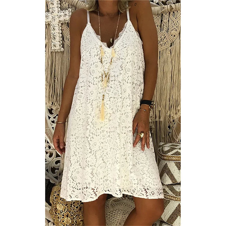 Trägerloses Kleid mit Spitzendetails