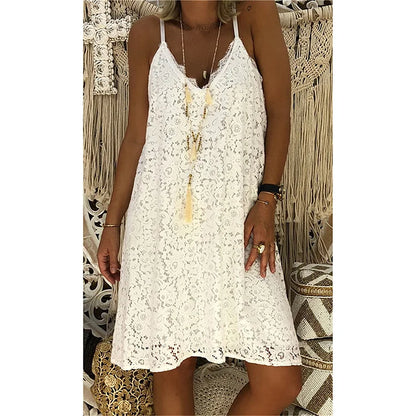 Trägerloses Kleid mit Spitzendetails