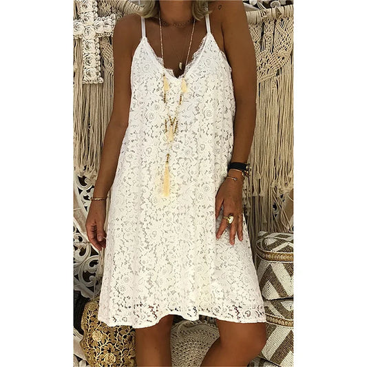 Trägerloses Kleid mit Spitzendetails