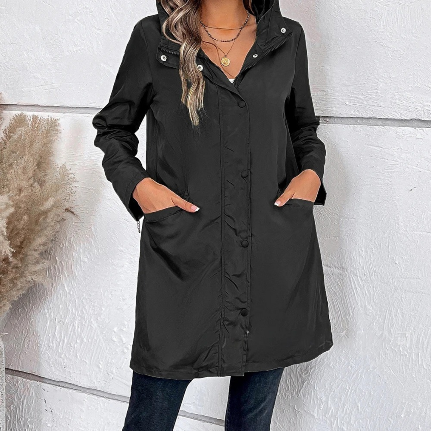 Emely - stylische Outdoor-Windjacke mit Kapuze