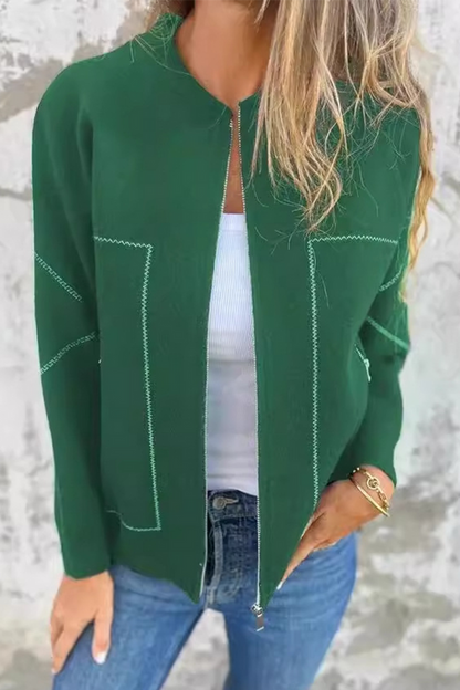 Komfort und Stil: Outdoor-Kleidung mit Rundhalsausschnitt und dekorativen Taschen