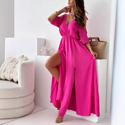 Elegantes langes Kleid mit gekreuztem Ausschnitt und fließendem Seitenschlitz