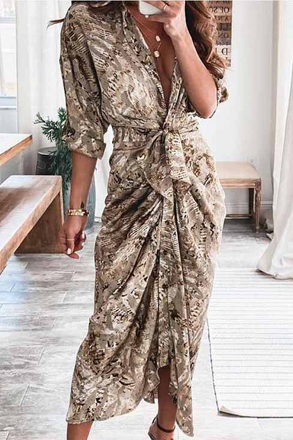 Mit V-Ausschnitt und elegantem Print