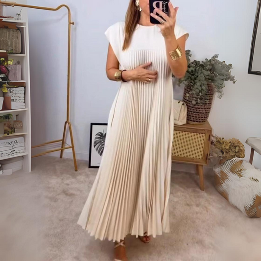 Leichtes und elegantes plissiertes Kleid