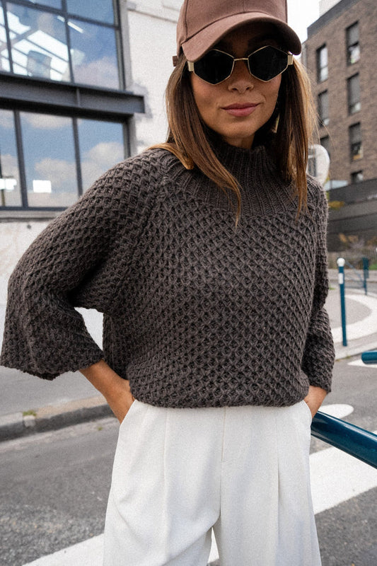 Eleganter Strickpullover mit kurzen Ärmeln