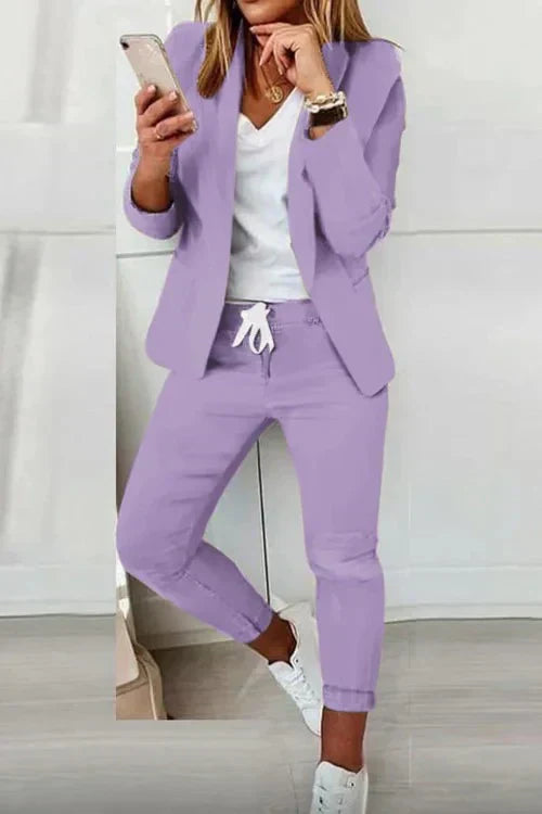 Langärmeliger Blazer und Hose