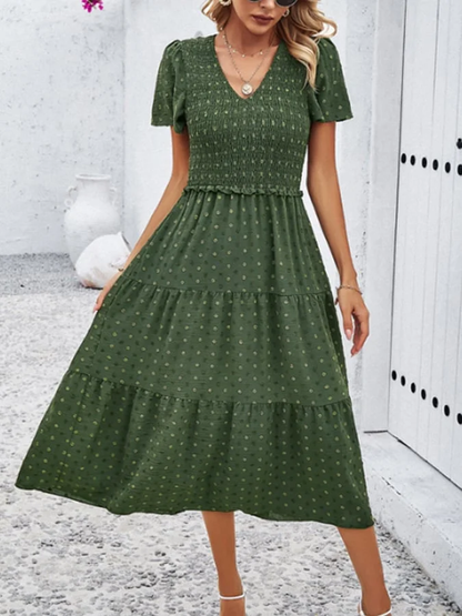 Diantha - Schlichtes Freizeitkleid mit V-Ausschnitt und kurzen Ärmeln