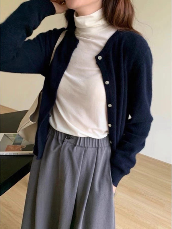 Mehrschichtig gestrickte Strickjacke mit Rundhalsausschnitt